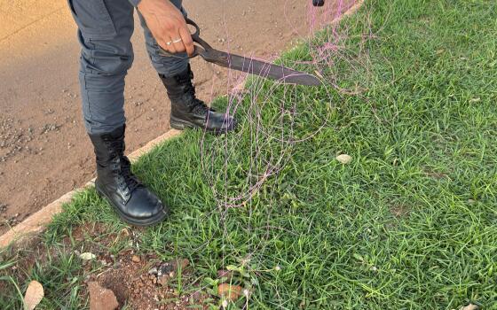 Homem sofre grave ferimento no pescoço após ser atingido por linha de pipa com cerol em Mirassol D'Oeste